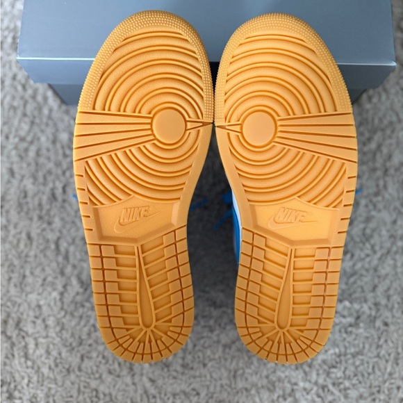 Nike Mens Blue BubbleGum Jordan Shoes - Picture 5 of 7